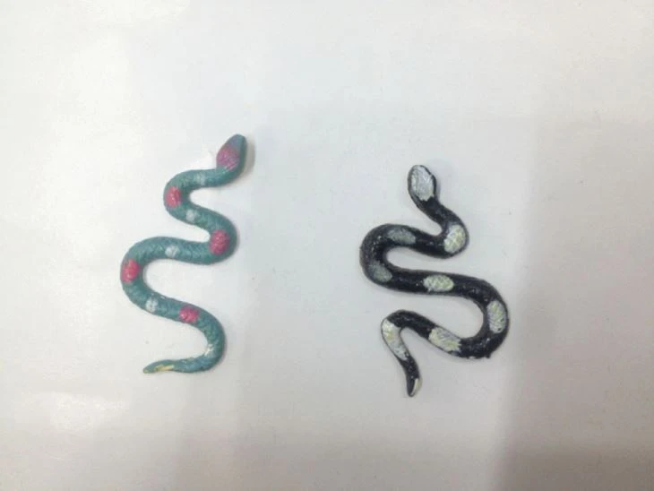 Factory Wholesaler Capsule Toy Plastic Lizards And Snake 6