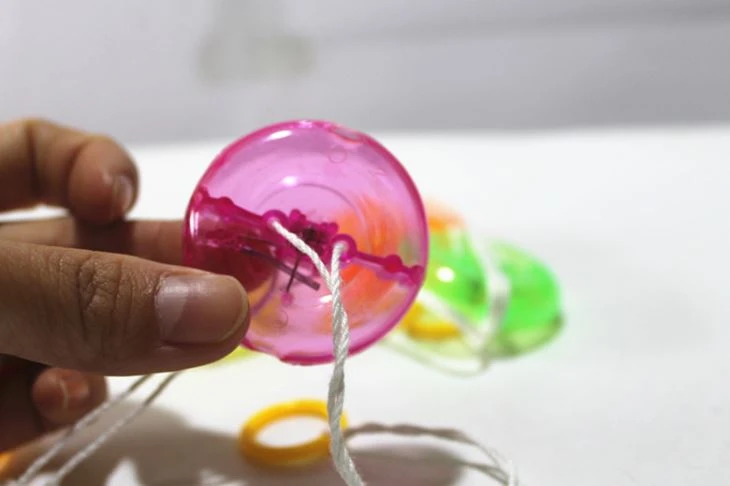 Small Size Flashing Pull Whistle Toy For Vending Toy Machine 4