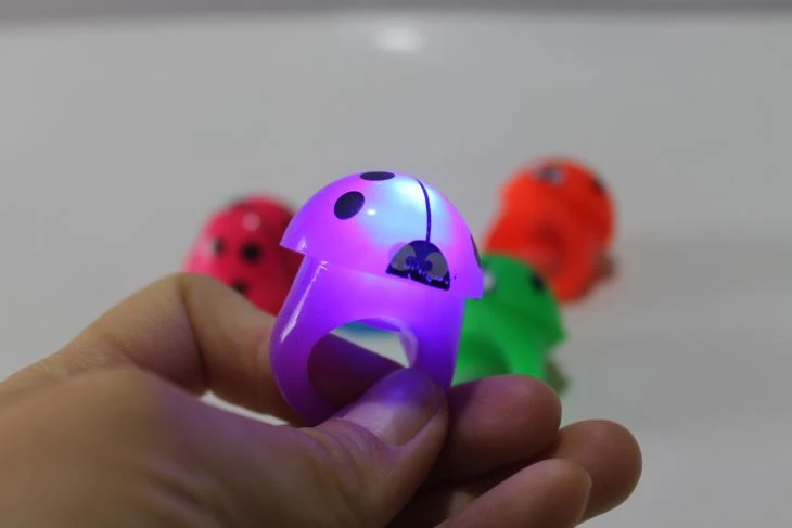 Popular With The Children Of The Beetle Ring Capsule Toys Flash Toys 7