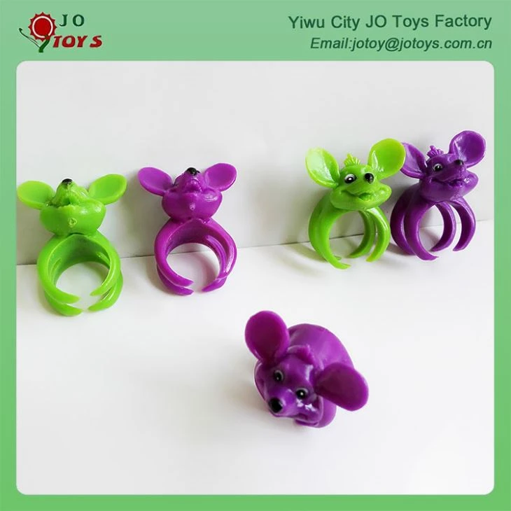 Cheap Plastic Small Animal Water Gun Vending Bulk Capsule Toys 2