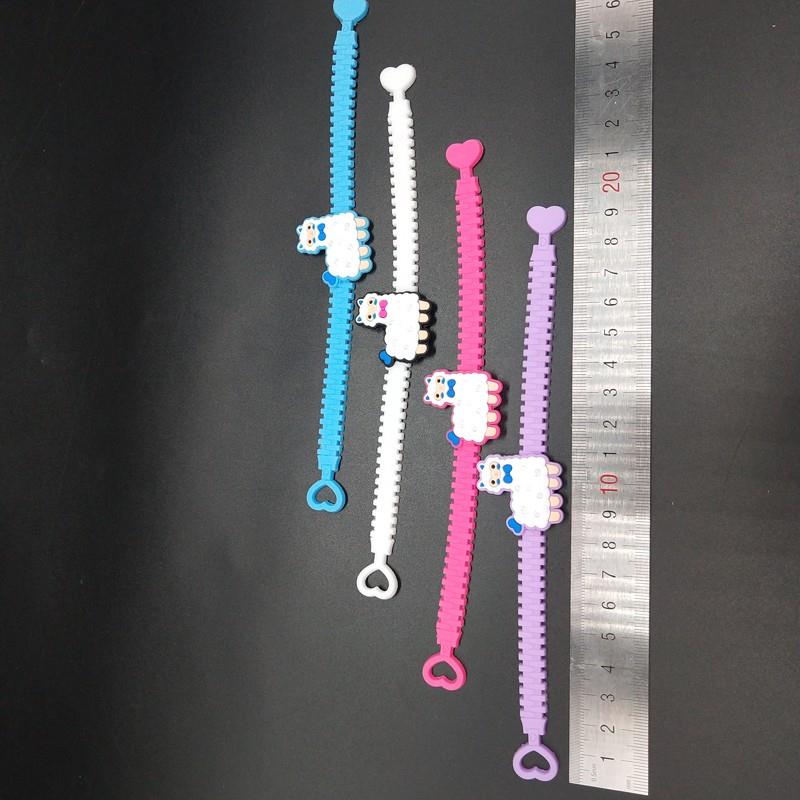 Llama bracelet (2)