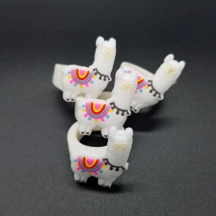 llama finger ring (1)
