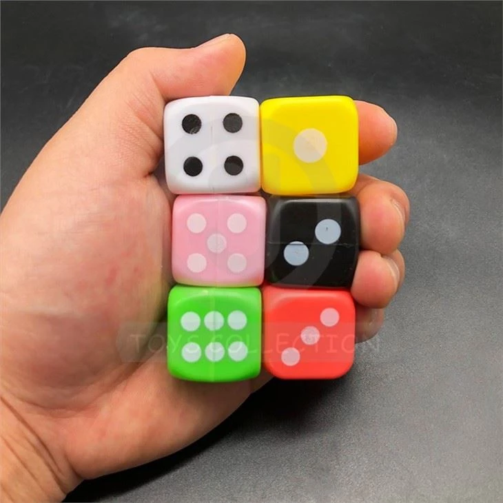 Wholesale Small Capsule Toys Cheap Toys Plastic Dice Toy For 2 Inch Vending Machine
