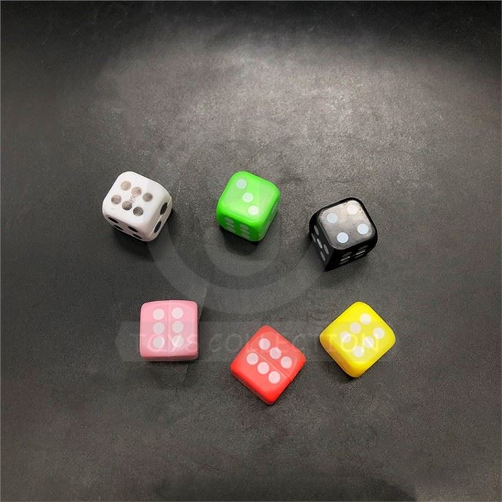 Wholesale Small Capsule Toys Cheap Toys Plastic Dice Toy For 2 Inch Vending Machine